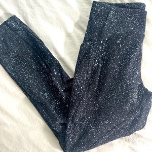 Lululemon Leggings, exact length is not known but is around 25 inch seem